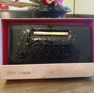 Betsey Johnson boxed NWT skull wallet